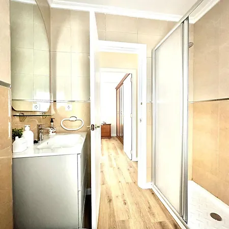 - Parking Privado - Wifi - 2 Banos - 8 Person Apartment *