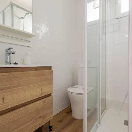 Apartamento - Parking Privado - Wifi - 2 Banos - 8 Person *
